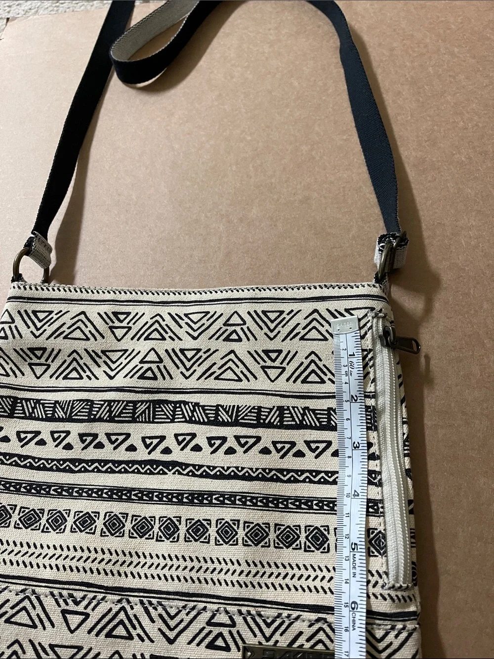 Dakine Black and Cream Patterned Crossbody Bag